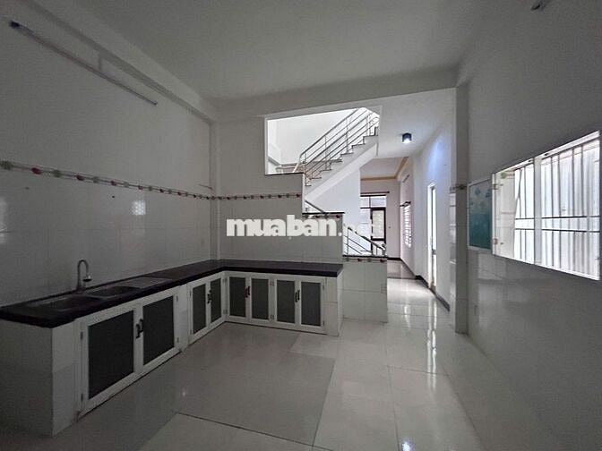 CHO THUÊ NHÀ KIỆT NÚI THÀNH GẦN TRƯỜNG ĐH KIẾN TRÚC - 3PN GIÁ 10TR