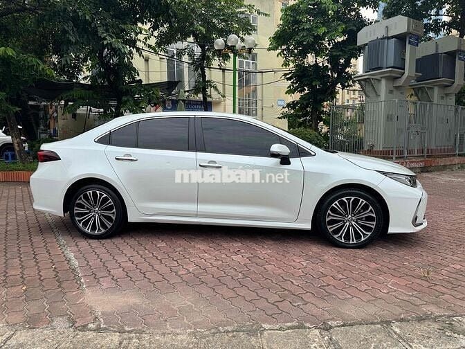 Toyota Altis 1.8V 2023 Trắng siêu đẹp