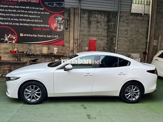 Mazda 3 Luxury 2025 màu trắng lướt 15.000 km