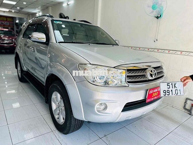 Toyota Fortuner 2010 Bạc Tự động