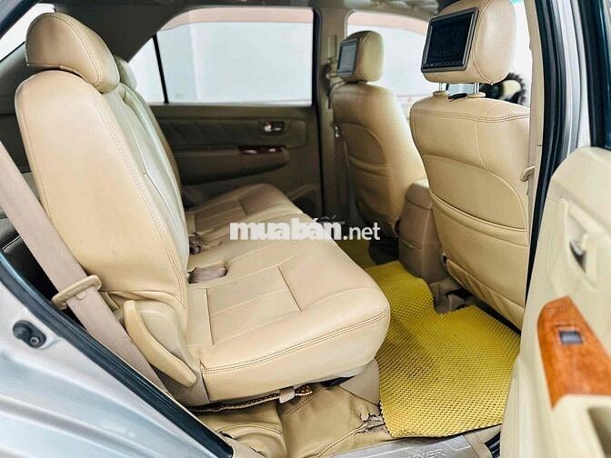 Toyota Fortuner 2010 Bạc Tự động