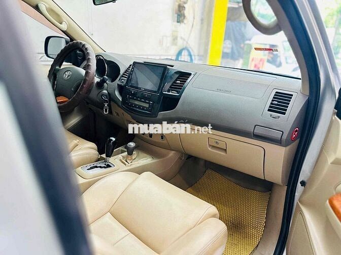 Toyota Fortuner 2010 Bạc Tự động