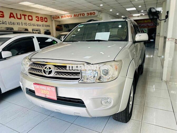 Toyota Fortuner 2010 Bạc Tự động