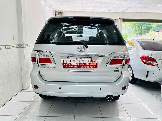 Toyota Fortuner 2010 Bạc Tự động