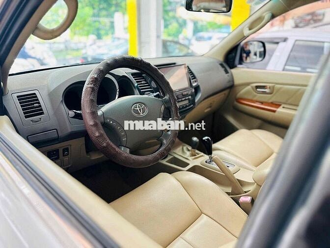 Toyota Fortuner 2010 Bạc Tự động