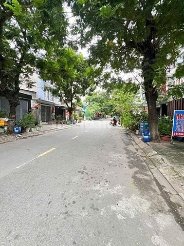 MẶT TIỀN KINH DOANH HIẾM + CÓ SẴN 4 PHÒNG CHO THUÊ, VỊ TRÍ ĐƯỜNG SỐ 20