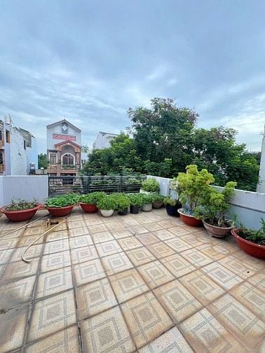 MẶT TIỀN KINH DOANH HIẾM + CÓ SẴN 4 PHÒNG CHO THUÊ, VỊ TRÍ ĐƯỜNG SỐ 20