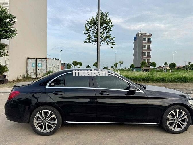 Mercedes-Benz C200 2017 Đen Tự động 9 cấp