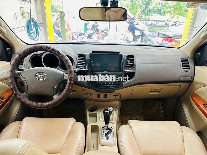 Toyota Fortuner 2010 Bạc Tự động