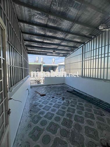 Nhà sửa mới 100% - 4Phòng ngủ. - hẻm ô tô gần kho C nhà bè