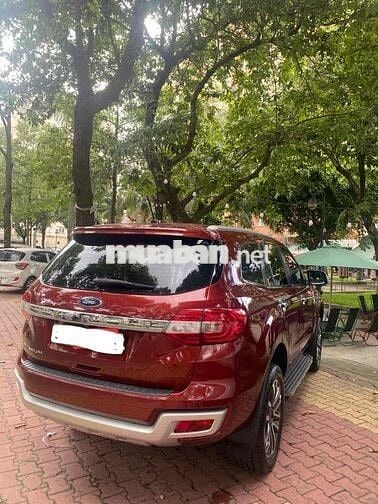 Ford Everest  màu Đỏ