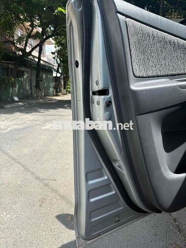 Toyota Innova 2.0E 2012 Số sàn Bạc