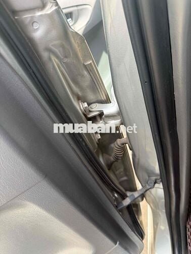 Toyota Innova 2.0E 2012 Số sàn Bạc