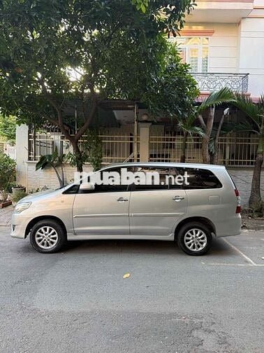 Toyota Innova 2.0E 2012 Số sàn Bạc