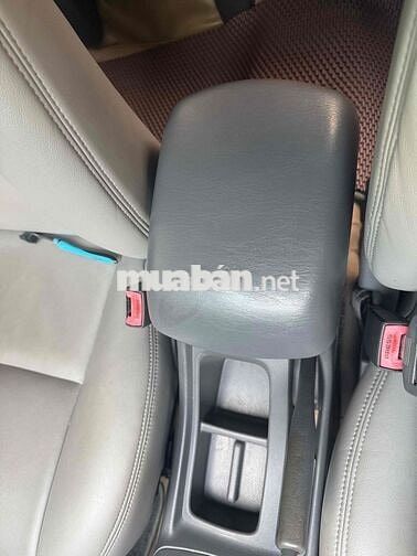 Toyota Innova 2.0E 2012 Số sàn Bạc