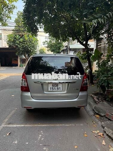 Toyota Innova 2.0E 2012 Số sàn Bạc
