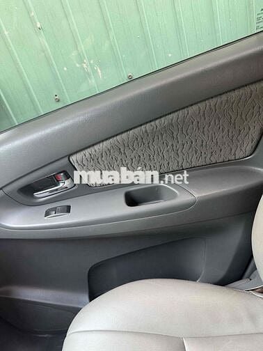 Toyota Innova 2.0E 2012 Số sàn Bạc