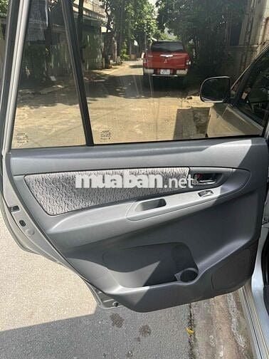 Toyota Innova 2.0E 2012 Số sàn Bạc
