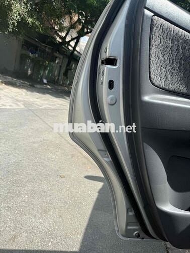 Toyota Innova 2.0E 2012 Số sàn Bạc