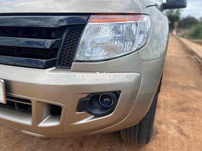 Ford Ranger 2.2 MT số sàn 1 cầu 2013 màu Vàng cát