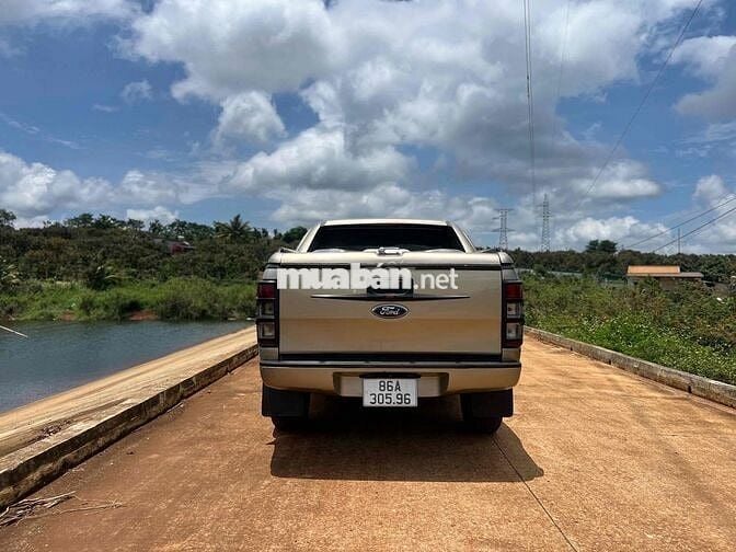 Ford Ranger 2.2 MT số sàn 1 cầu 2013 màu Vàng cát