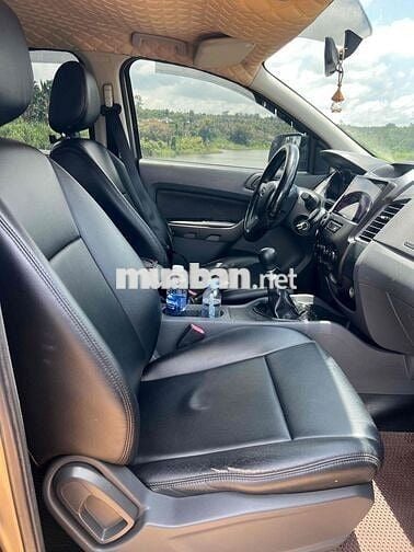 Ford Ranger 2.2 MT số sàn 1 cầu 2013 màu Vàng cát