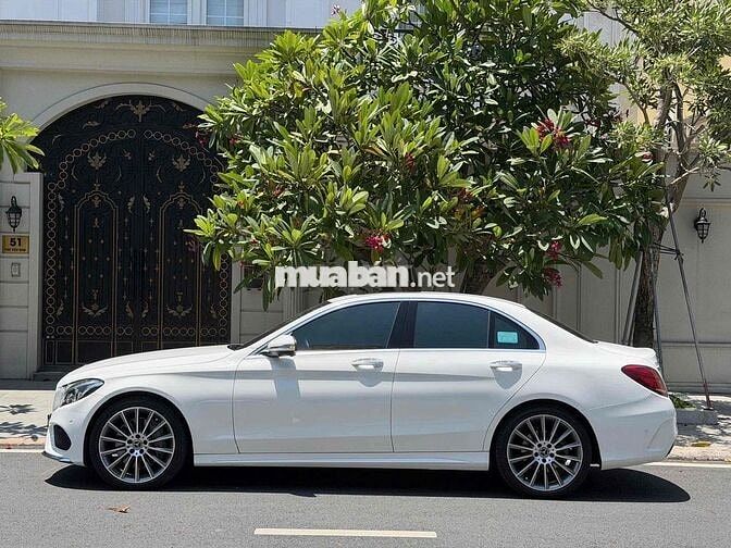 Mercedes C300 AMG 2017 Trắng 64.000 km