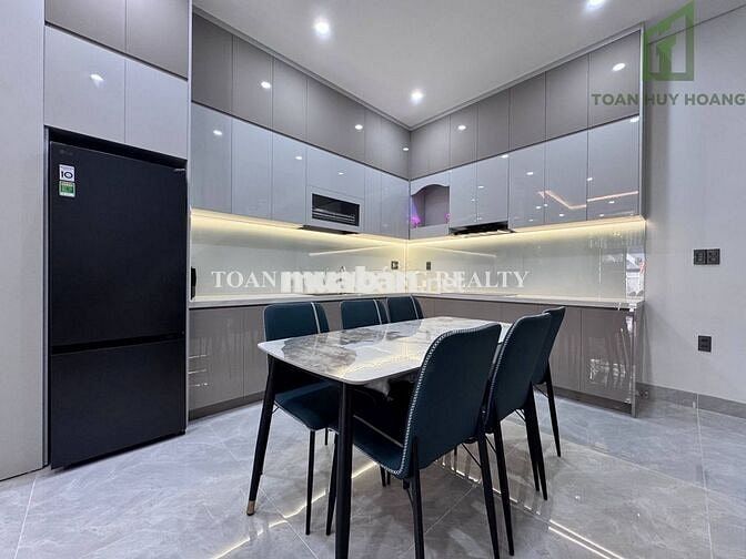 Nhà Đẹp Khu Phạm Văn Đồng | 3 Tầng | 3 Phòng Ngủ | Có Sân Để Ô Tô