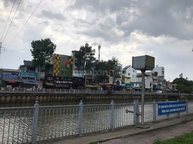 Bán nhà mặt tiền  Quận 3 giá rẻ