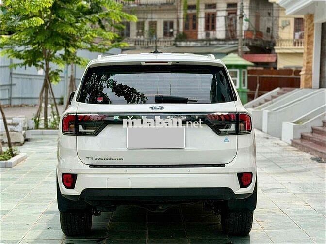 Ford Everest Titanium SX 2022 Trắng