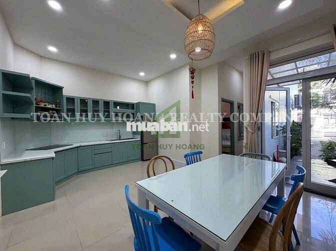 Villa Gần Biển Mỹ Khê | 180m² | 3 Phòng Ngủ | Sân Vườn Rộng