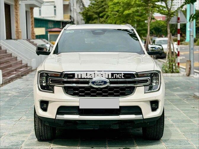 Ford Everest Titanium SX 2022 Trắng