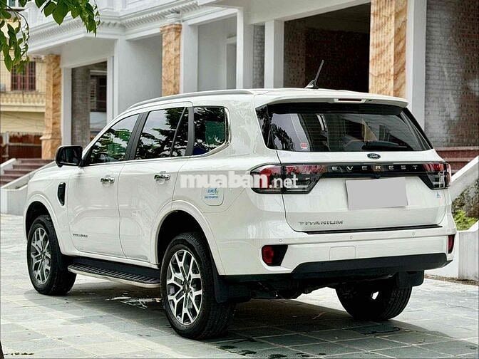 Ford Everest Titanium SX 2022 Trắng