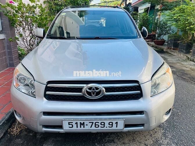 Toyota RAV4 Limited 2 cầu Bạc 7 chỗ