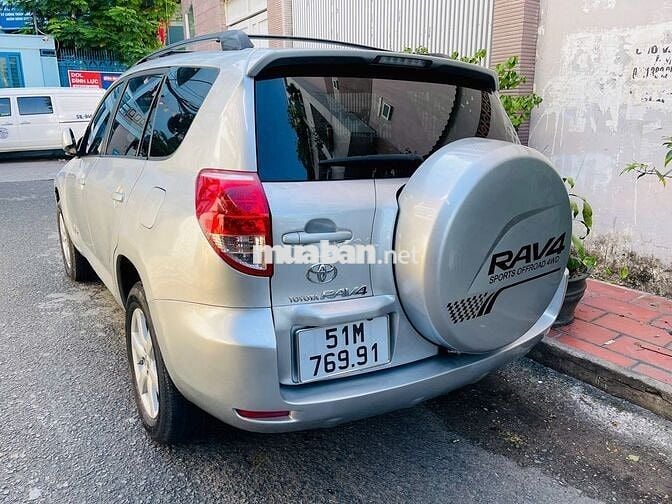 Toyota RAV4 Limited 2 cầu Bạc 7 chỗ