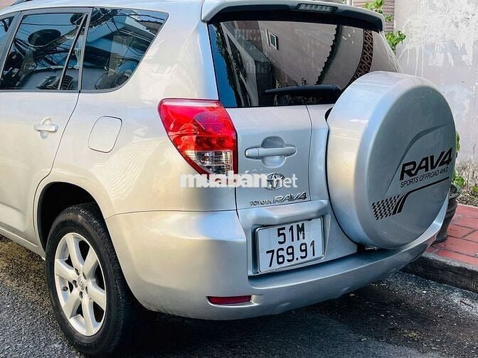 Toyota RAV4 Limited 2 cầu Bạc 7 chỗ