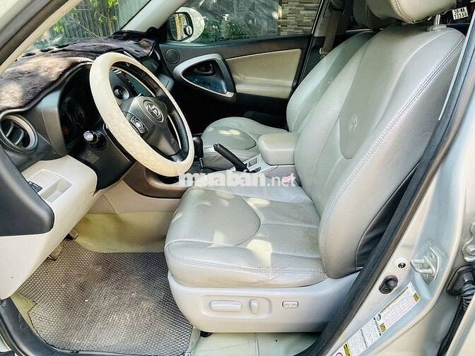 Toyota RAV4 Limited 2 cầu Bạc 7 chỗ