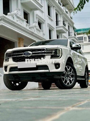 Ford Everest Titanium SX 2022 Trắng