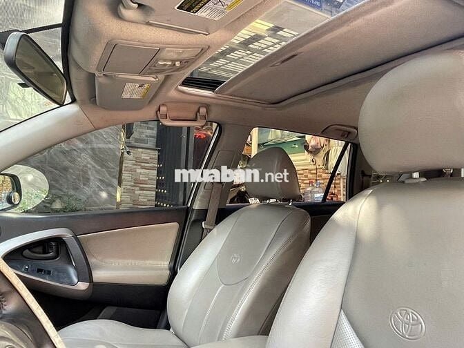 Toyota RAV4 Limited 2 cầu Bạc 7 chỗ