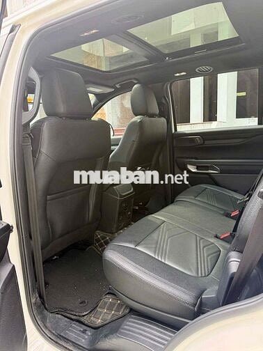 Ford Everest Titanium SX 2022 Trắng