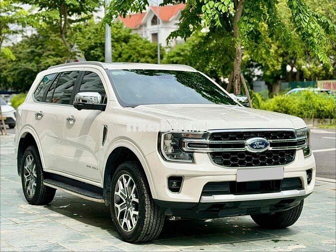 Ford Everest Titanium SX 2022 Trắng