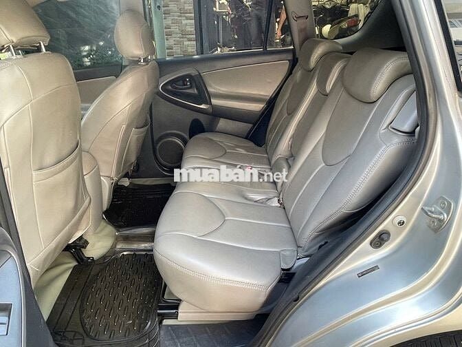 Toyota RAV4 Limited 2 cầu Bạc 7 chỗ