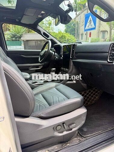 Ford Everest Titanium SX 2022 Trắng
