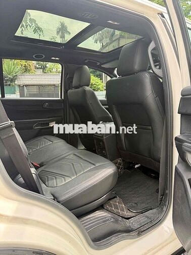 Ford Everest Titanium SX 2022 Trắng