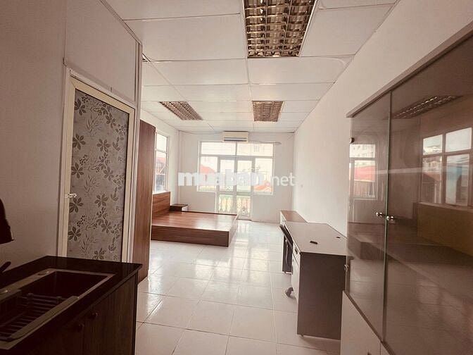 Cho thuê phòng 2 mặt thoáng ở 140 Đội Cấn