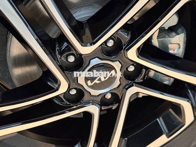 KIA Carens Luxury 7 chỗ Trắng
