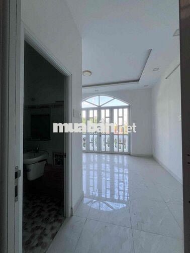 Nhà cho thuê chính chủ 1 trệt 2 lầu sân thượng