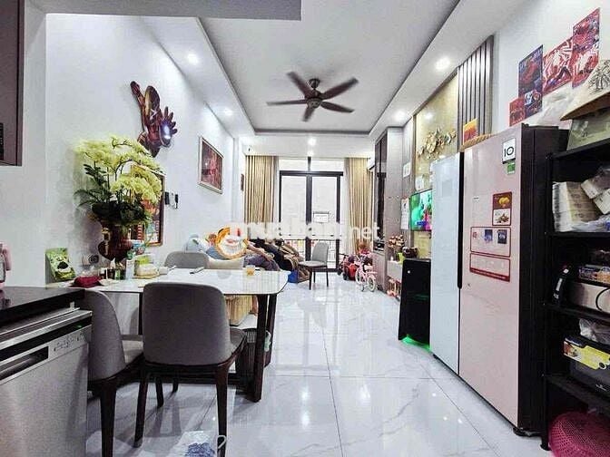 Nhà PL Đường Láng-Thiết Kế Hiện Đại- ô tô nằm teong nhà
