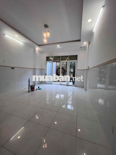 Nhà cho thuê chính chủ 1 trệt 2 lầu sân thượng