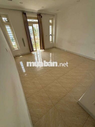 Cho thuê nguyên căn 5pn, hầm xe, sát mt đường Phạm Văn Chiêu P14 gòvấp